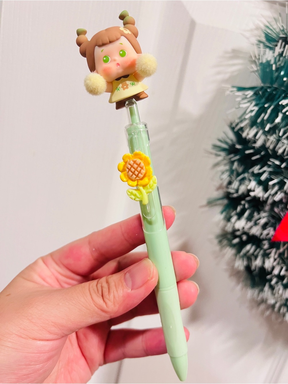 Cute Green Sunflower Topper Ballpoint Pen With “YOYO” Bean